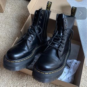 Platform Jadon Dr. Martens